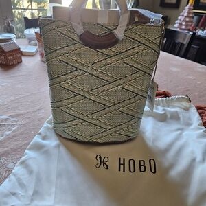 Hobo Sheila Bucket Bag in Natural Straw - Geo Raffia NWT